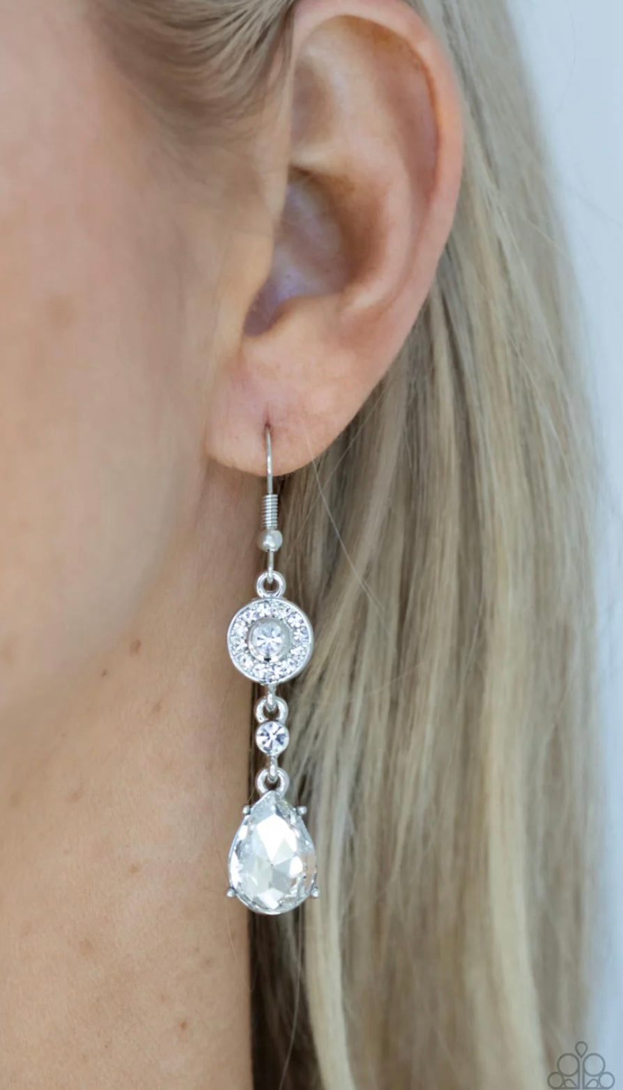 Graceful Glimmer - White