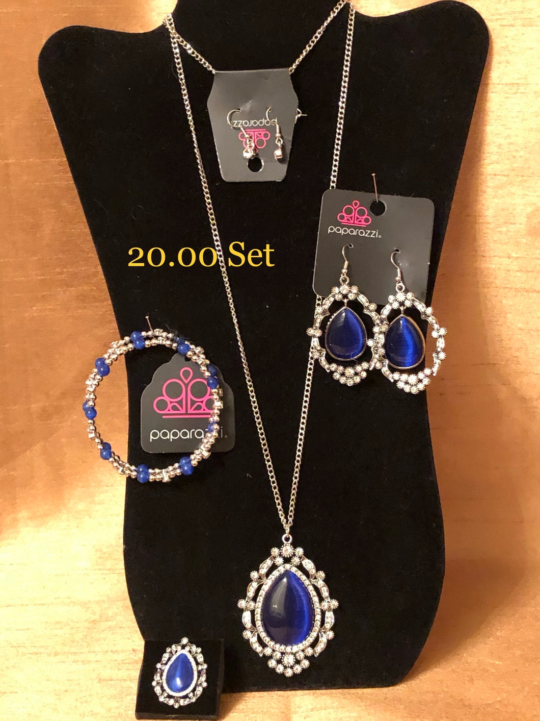 Frozen Gardens- Classic Blue Cat's Eye Moonstone Necklace- Set