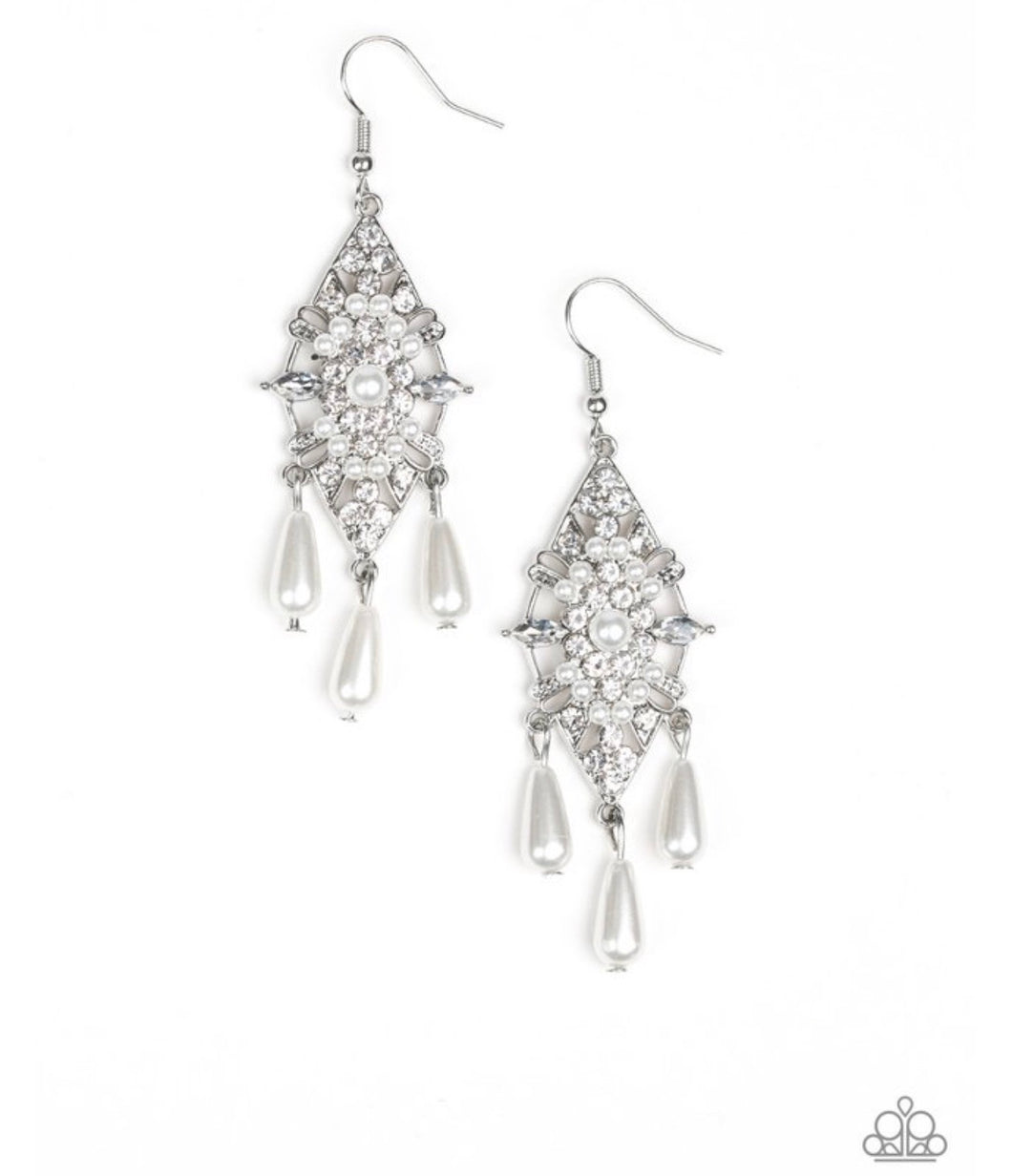 Majestic Mood- White